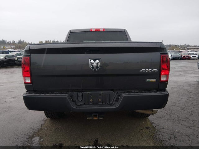 3C6RR7KG6KG619868 RAM 1500 Classic Tradesman 4x4 5&#039;7 Box