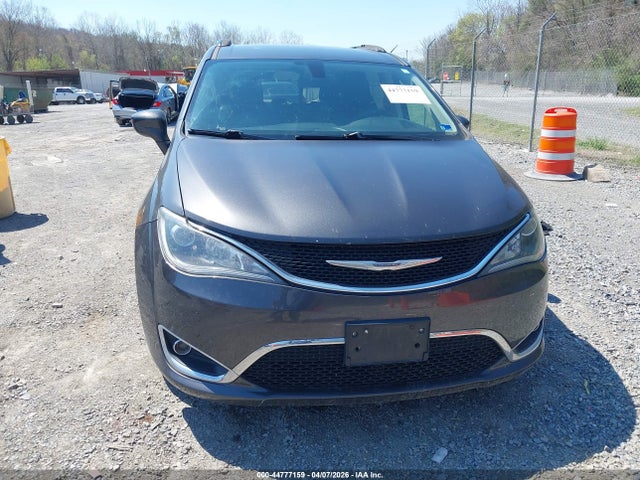 Продажа на аукционе авто 2017 Chrysler Pacifica Touring-l, vin: 2C4RC1BG0HR535359, номер лота: 44777159