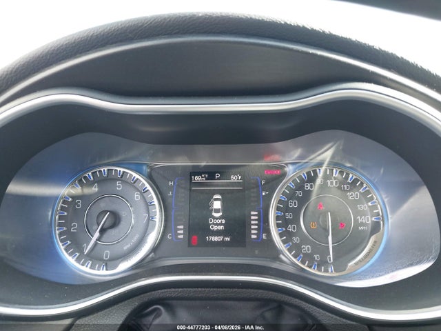 Продаж на аукціоні авто 2015 Chrysler 200 Limited, vin: 1C3CCCAB2FN692476, номер лоту: 44777203