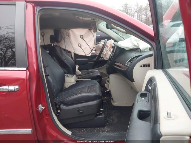 2015 Chrysler Town & Country Touring-l მანქანა იყიდება აუქციონზე, vin: 2C4RC1CG8FR573952, აუქციონის ნომერი: 44777266