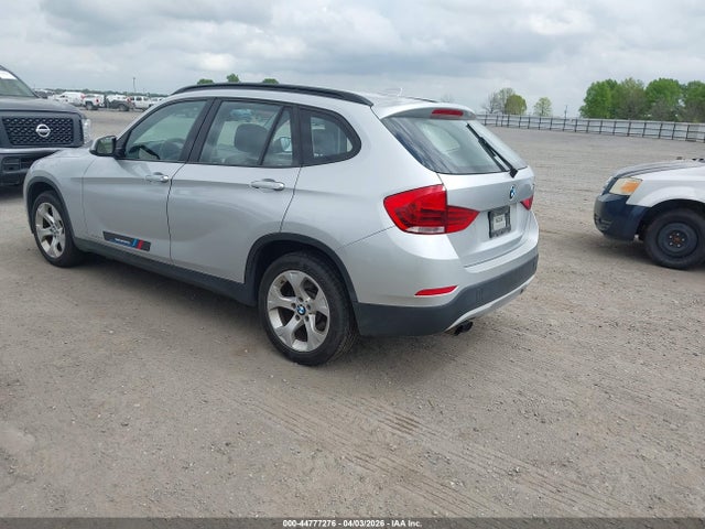 2013 BMW X1 WBAVM1C59DVW46506 Photo 2