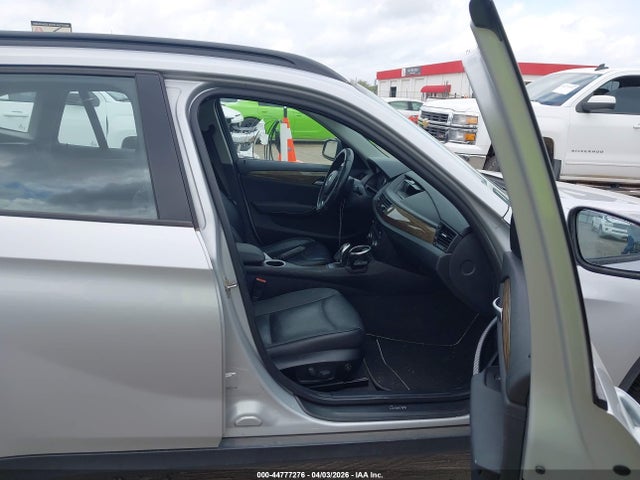2013 BMW X1 WBAVM1C59DVW46506 Photo 4