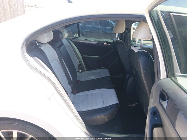 44777371 :رقم المزاد ، 3VWD17AJ0GM370481 vin ، 2016 Volkswagen Jetta 1.8t Sport مزاد بيع