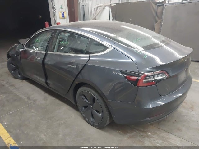 2018 TESLA MODEL 3 5YJ3E1EA1JF045067 Photo 2