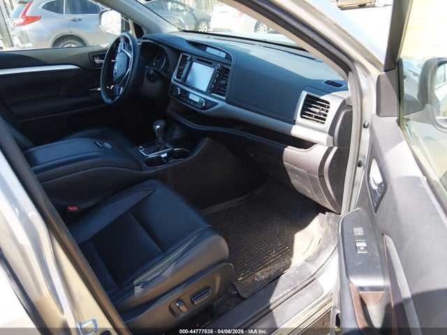 2017 TOYOTA HIGHLANDER 5TDJZRFH9HS448774 Photo 4