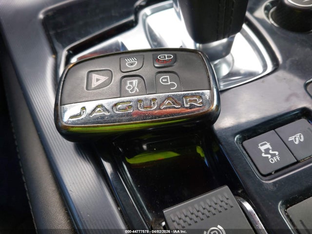 Jaguar F-TYPE R 2018 SAJD51EEXJCK51476 Image 11