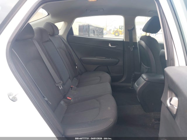 5XXGT4L30JG198582 KIA Optima Lx