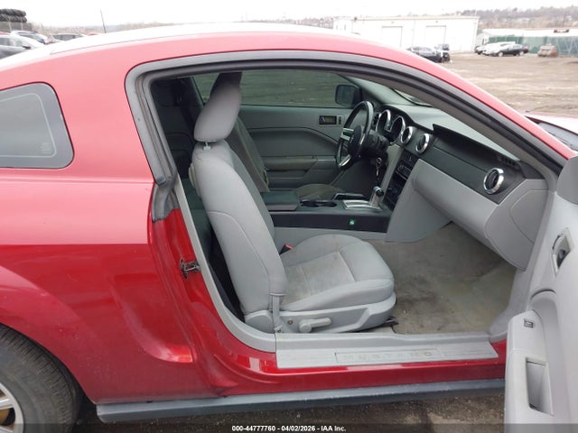 2005 Ford Mustang V6 Deluxe/v6 Premium მანქანა იყიდება აუქციონზე, vin: 1ZVFT80N155251774, აუქციონის ნომერი: 44777760