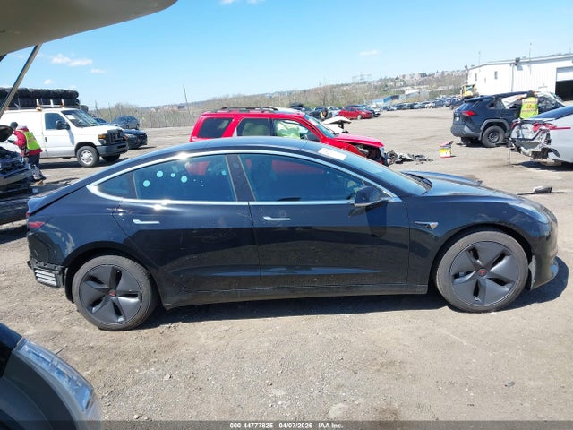 Продажа на аукционе авто 2018 Tesla Model 3 Long Range/mid Range, vin: 5YJ3E1EA4JF156552, номер лота: 44777825