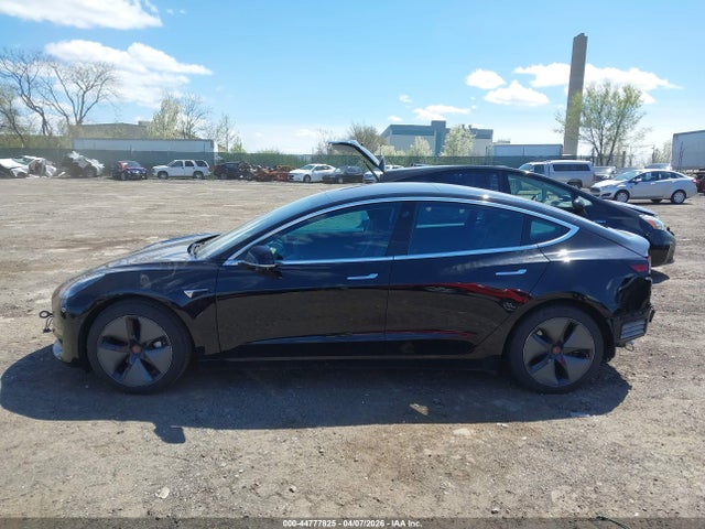 Продажа на аукционе авто 2018 Tesla Model 3 Long Range/mid Range, vin: 5YJ3E1EA4JF156552, номер лота: 44777825