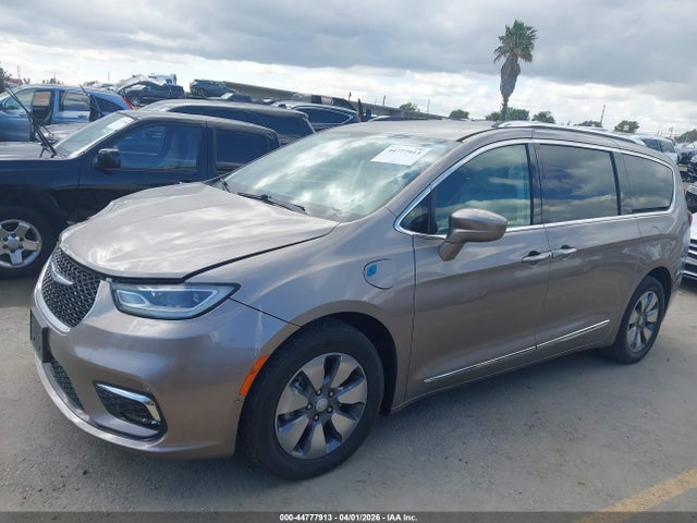 2018 CHRYSLER PACIFICA HYBRID 2C4RC1L76JR129297 Photo 1