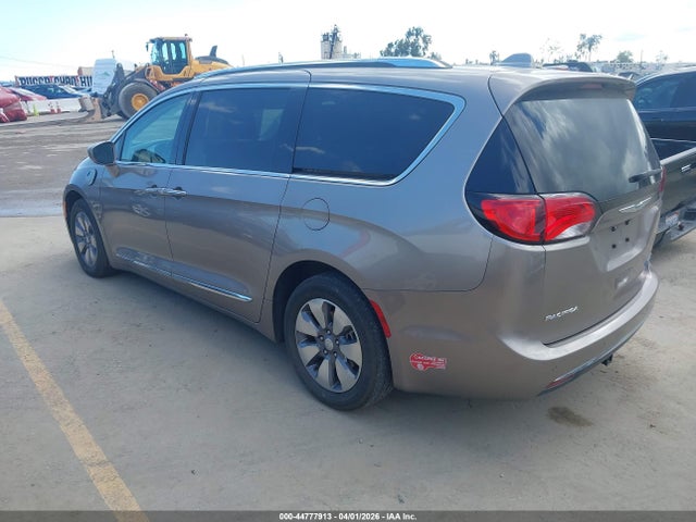2018 CHRYSLER PACIFICA HYBRID 2C4RC1L76JR129297 Photo 2