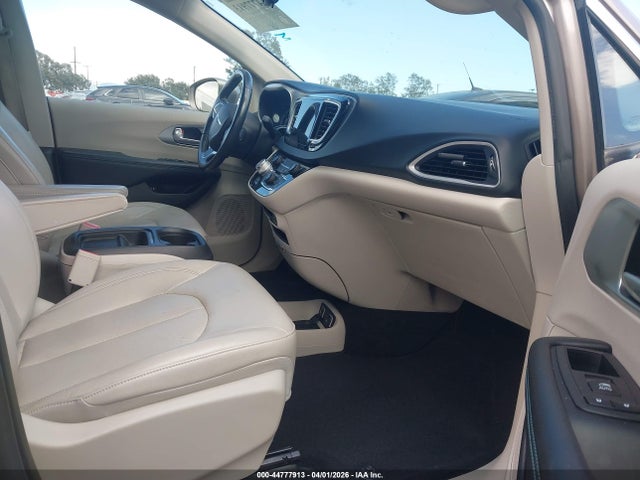 2018 CHRYSLER PACIFICA HYBRID 2C4RC1L76JR129297 Photo 4