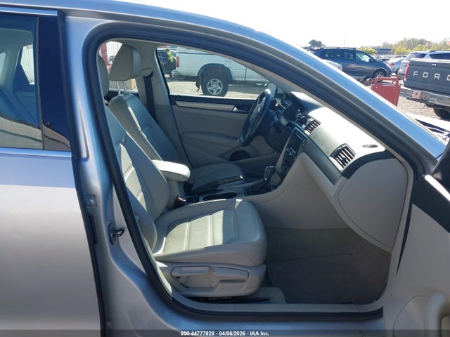 2014 Volkswagen Passat 1.8t Se მანქანა იყიდება აუქციონზე, vin: 1VWBT7A39EC108735, აუქციონის ნომერი: 44777928