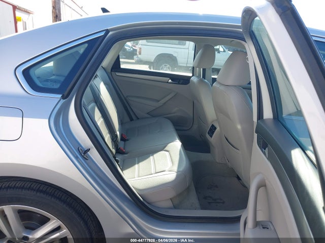 2014 Volkswagen Passat 1.8t Se მანქანა იყიდება აუქციონზე, vin: 1VWBT7A39EC108735, აუქციონის ნომერი: 44777928