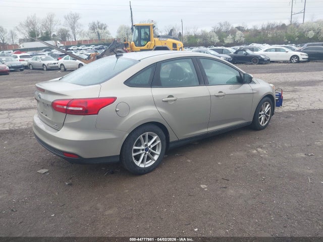 Ford FOCUS SE 2015 1FADP3F22FL204450 Image 4