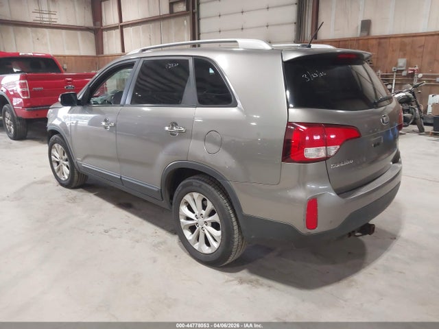 2015 KIA SORENTO 5XYKUDA72FG654775 Photo 2