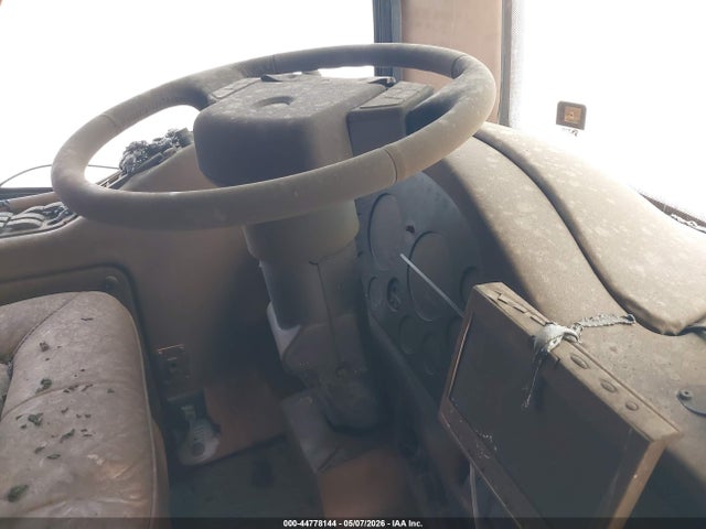 Продажа на аукционе авто 2000 Roadmaster Rail Executive Signature, vin: 1RF120518Y1009169, номер лота: 44778144