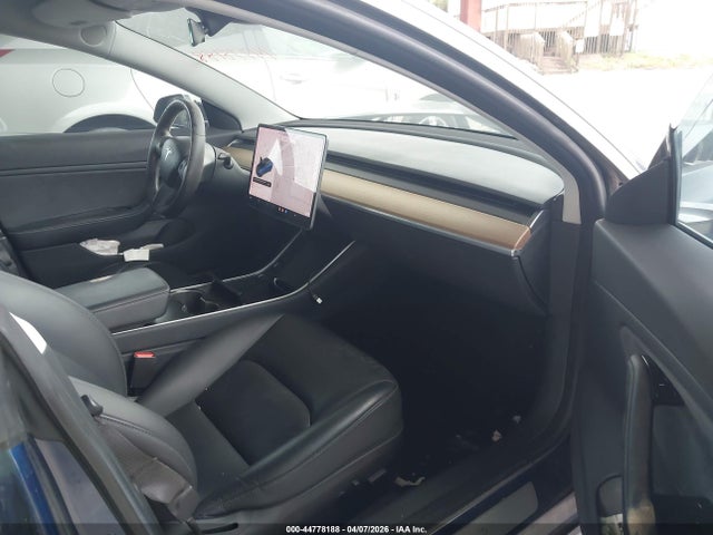 2018 TESLA MODEL 3 5YJ3E1EBXJF064693 Photo 4
