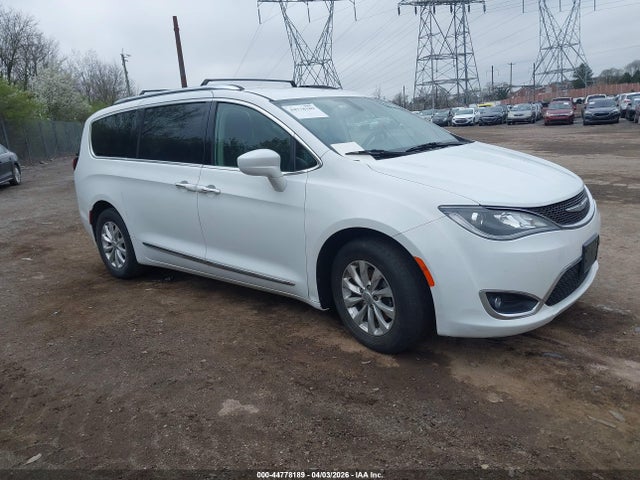 Продажа на аукционе авто 2018 Chrysler Pacifica Touring L, vin: 2C4RC1BG5JR109575, номер лота: 44778189