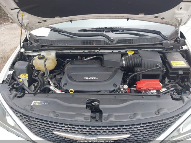 Продажа на аукционе авто 2018 Chrysler Pacifica Touring L, vin: 2C4RC1BG5JR109575, номер лота: 44778189