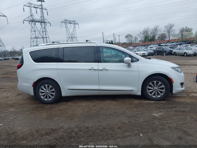 Продажа на аукционе авто 2018 Chrysler Pacifica Touring L, vin: 2C4RC1BG5JR109575, номер лота: 44778189
