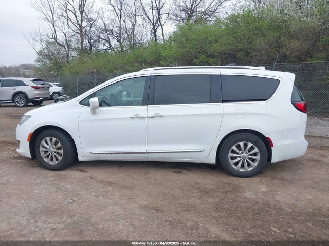 Продажа на аукционе авто 2018 Chrysler Pacifica Touring L, vin: 2C4RC1BG5JR109575, номер лота: 44778189