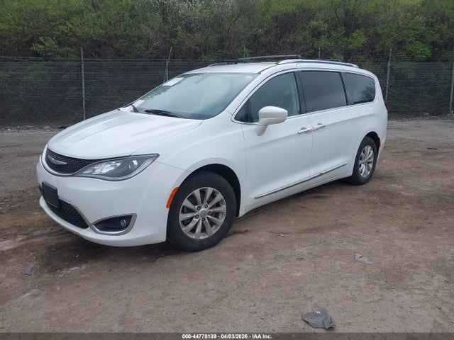 Продажа на аукционе авто 2018 Chrysler Pacifica Touring L, vin: 2C4RC1BG5JR109575, номер лота: 44778189