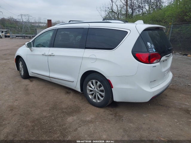 Продажа на аукционе авто 2018 Chrysler Pacifica Touring L, vin: 2C4RC1BG5JR109575, номер лота: 44778189