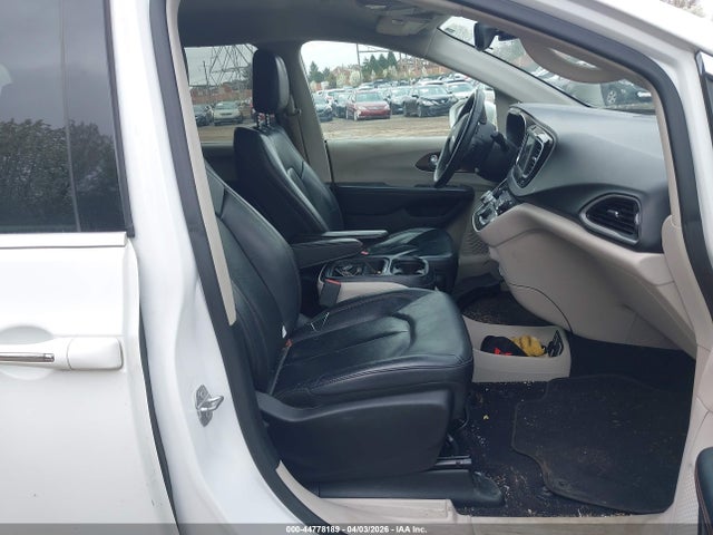 Продажа на аукционе авто 2018 Chrysler Pacifica Touring L, vin: 2C4RC1BG5JR109575, номер лота: 44778189