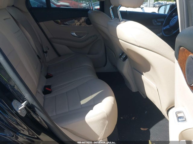 2017 Mercedes-benz Glc 300 4matic მანქანა იყიდება აუქციონზე, vin: WDC0G4KB7HF262277, აუქციონის ნომერი: 44778222