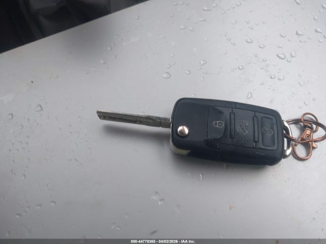 44778365 :رقم المزاد ، 3VWBK21C53M422898 vin ، 2003 Volkswagen New Beetle Gl مزاد بيع