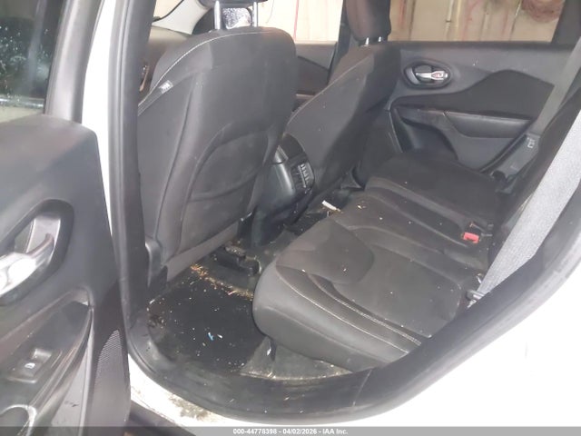 44778398 :رقم المزاد ، 1C4PJMCS7FW750324 vin ، 2015 Jeep Cherokee Latitude مزاد بيع