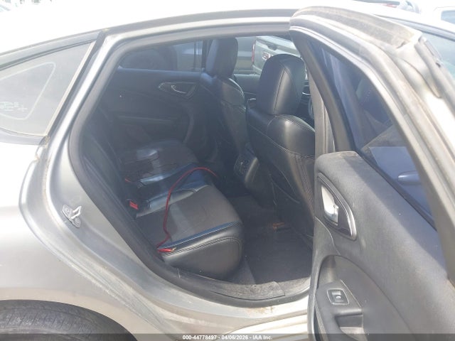 44778497 :رقم المزاد ، 1C3CCCBG3FN518541 vin ، 2015 Chrysler 200 S مزاد بيع