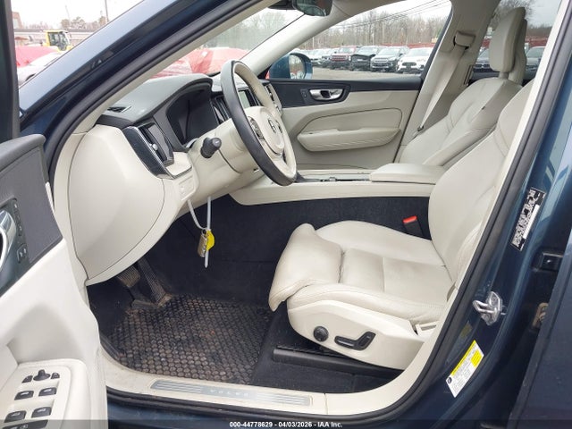 2018 VOLVO XC60 YV4102RL3J1040420 Photo 4