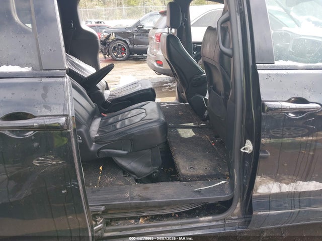 Auction sale of the 2020 Chrysler Pacifica Touring L, vin: 2C4RC1BG1LR237864, lot number: 44778665