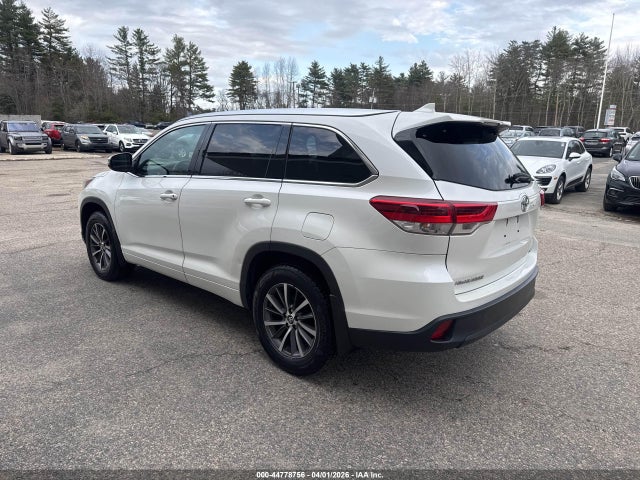 2018 TOYOTA HIGHLANDER 5TDJZRFH7JS537362 Photo 2
