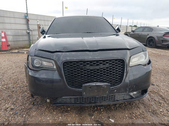 44778939 :رقم المزاد ، 2C3CCAGG8JH240797 vin ، 2018 Chrysler 300 300s Awd مزاد بيع