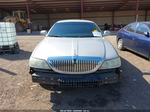 44778938 :رقم المزاد ، 2LNBL8CV6AX750748 vin ، 2010 Lincoln Town Car Signature Limited مزاد بيع