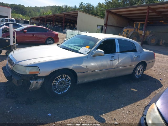 44778938 :رقم المزاد ، 2LNBL8CV6AX750748 vin ، 2010 Lincoln Town Car Signature Limited مزاد بيع