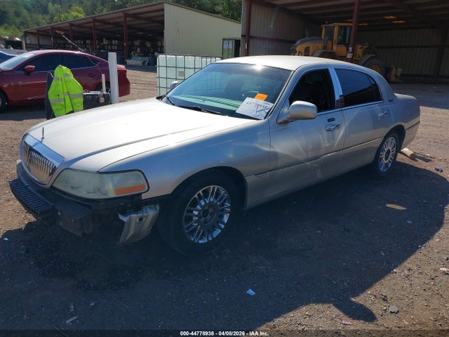 44778938 :رقم المزاد ، 2LNBL8CV6AX750748 vin ، 2010 Lincoln Town Car Signature Limited مزاد بيع