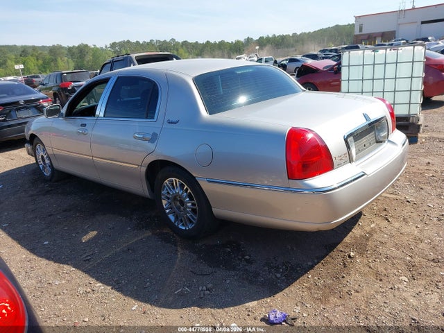44778938 :رقم المزاد ، 2LNBL8CV6AX750748 vin ، 2010 Lincoln Town Car Signature Limited مزاد بيع