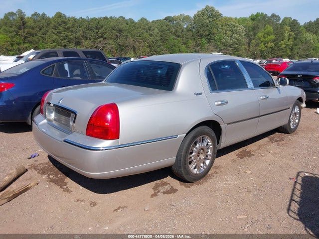 44778938 :رقم المزاد ، 2LNBL8CV6AX750748 vin ، 2010 Lincoln Town Car Signature Limited مزاد بيع