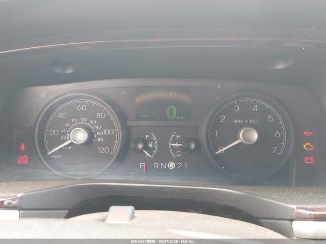 44778938 :رقم المزاد ، 2LNBL8CV6AX750748 vin ، 2010 Lincoln Town Car Signature Limited مزاد بيع