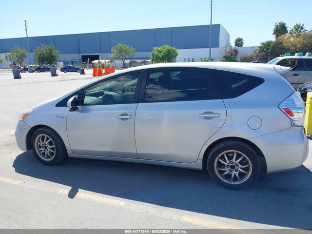 Toyota Prius V Three 2014 JTDZN3EU9EJ005060 Image 14