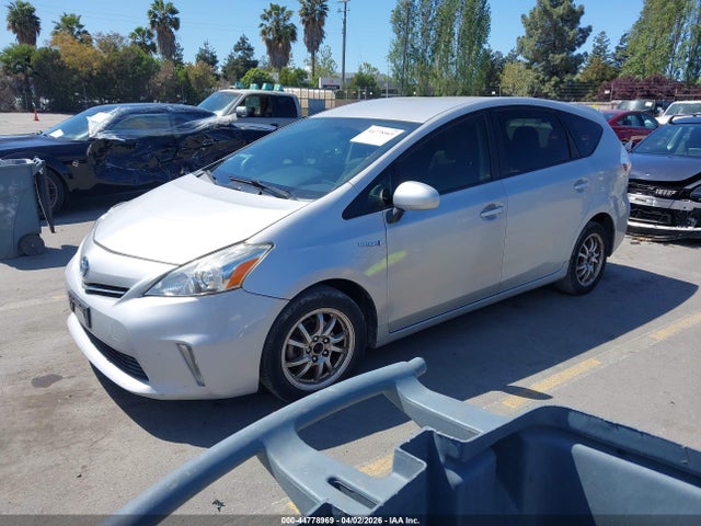 Toyota Prius V Three 2014 JTDZN3EU9EJ005060 Image 2