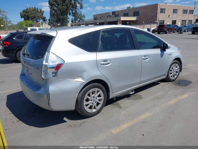 Toyota Prius V Three 2014 JTDZN3EU9EJ005060 Image 4