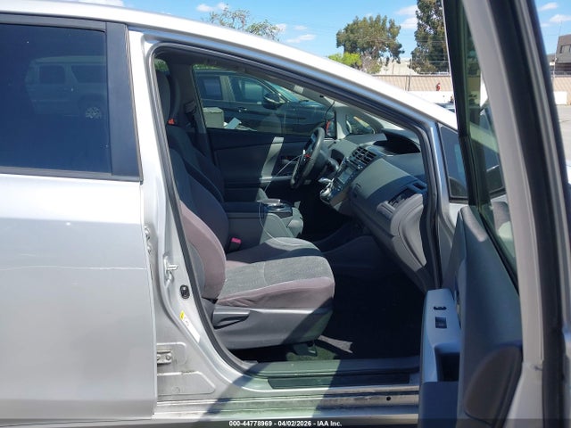 Toyota Prius V Three 2014 JTDZN3EU9EJ005060 Image 5