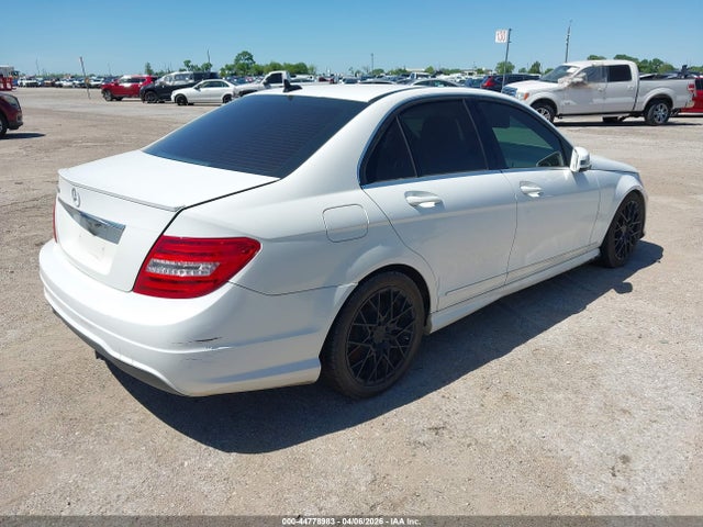 2013 MERCEDES-BENZ C 250 WDDGF4HB9DA754191 Photo 3