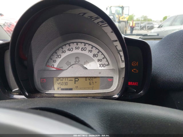 2015 Smart Fortwo Pure მანქანა იყიდება აუქციონზე, vin: WMEEJ3BA1FK810634, აუქციონის ნომერი: 44779012